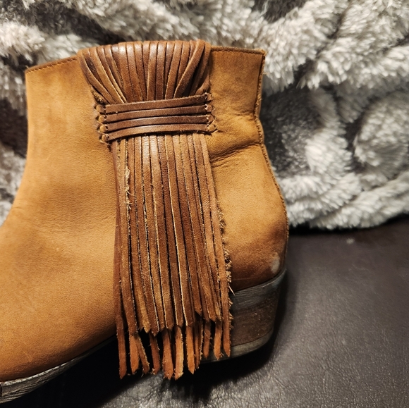 Circle G Distressed Shortie Leather Boots, Size 7.5 - Picture 7 of 11